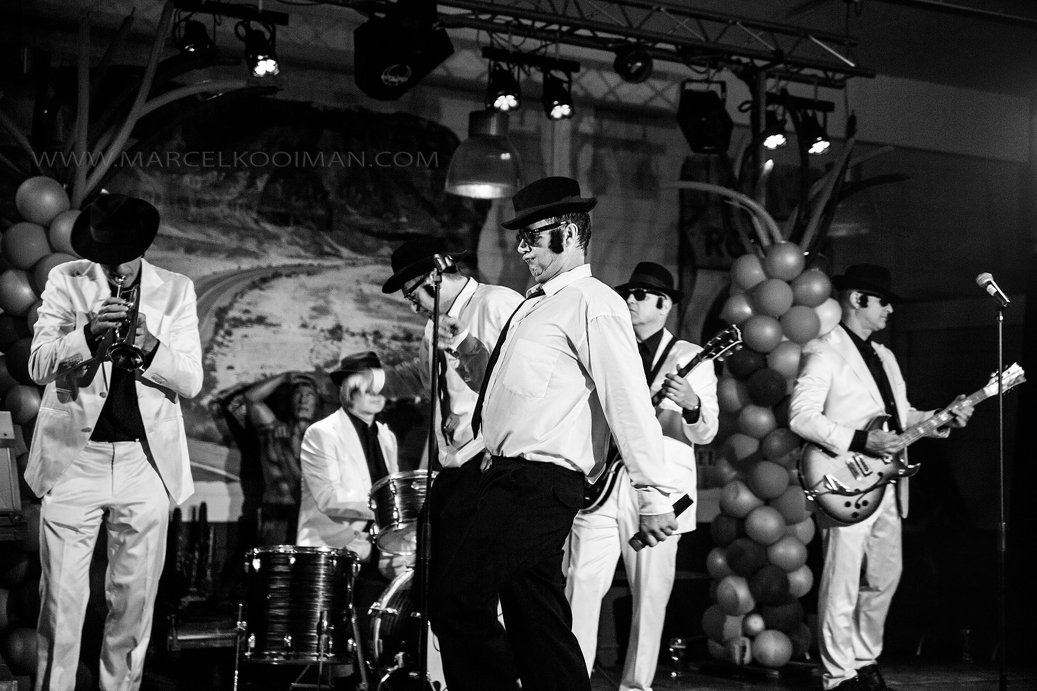 Waar je mee omgaat word je mee besmet zegt men • Marcel Kooiman